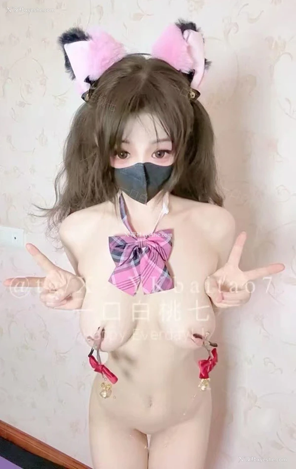 1P - 顶级白虎萝莉@Cat77o @一口白桃七私拍尺度合集