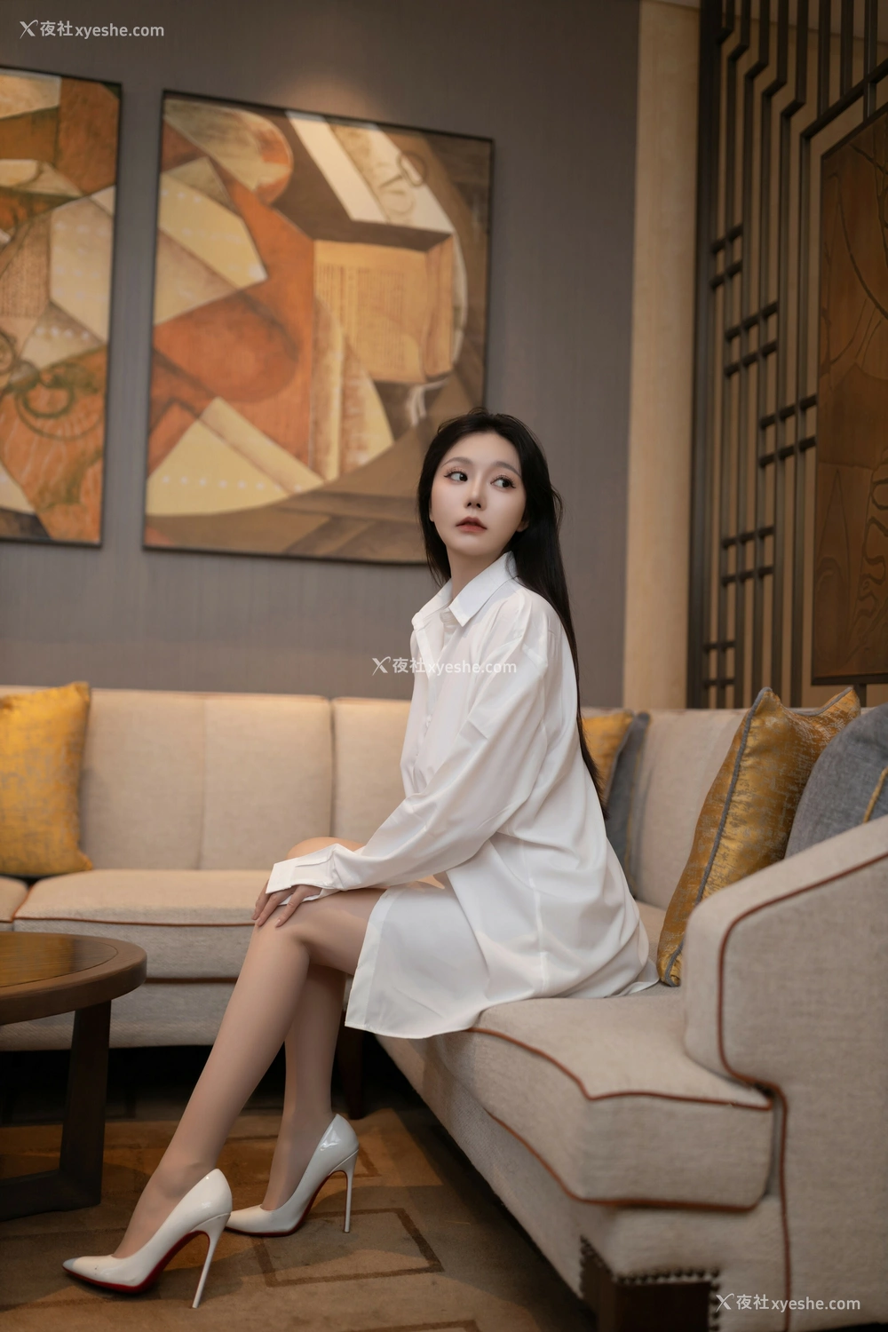 1P - 秀人网 美女名模 安然anran – 内购无水印《红底白高跟肉丝白衬衫》 [94P]