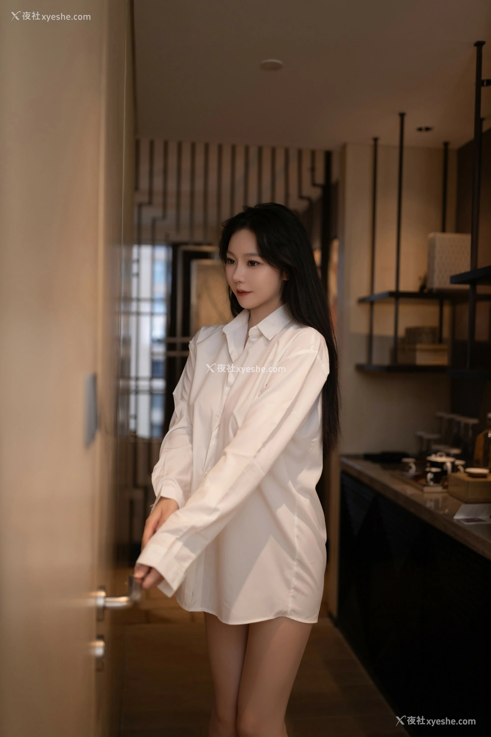 1P - 秀人网 美女名模 安然anran – 内购无水印《红底白高跟肉丝白衬衫》 [94P]