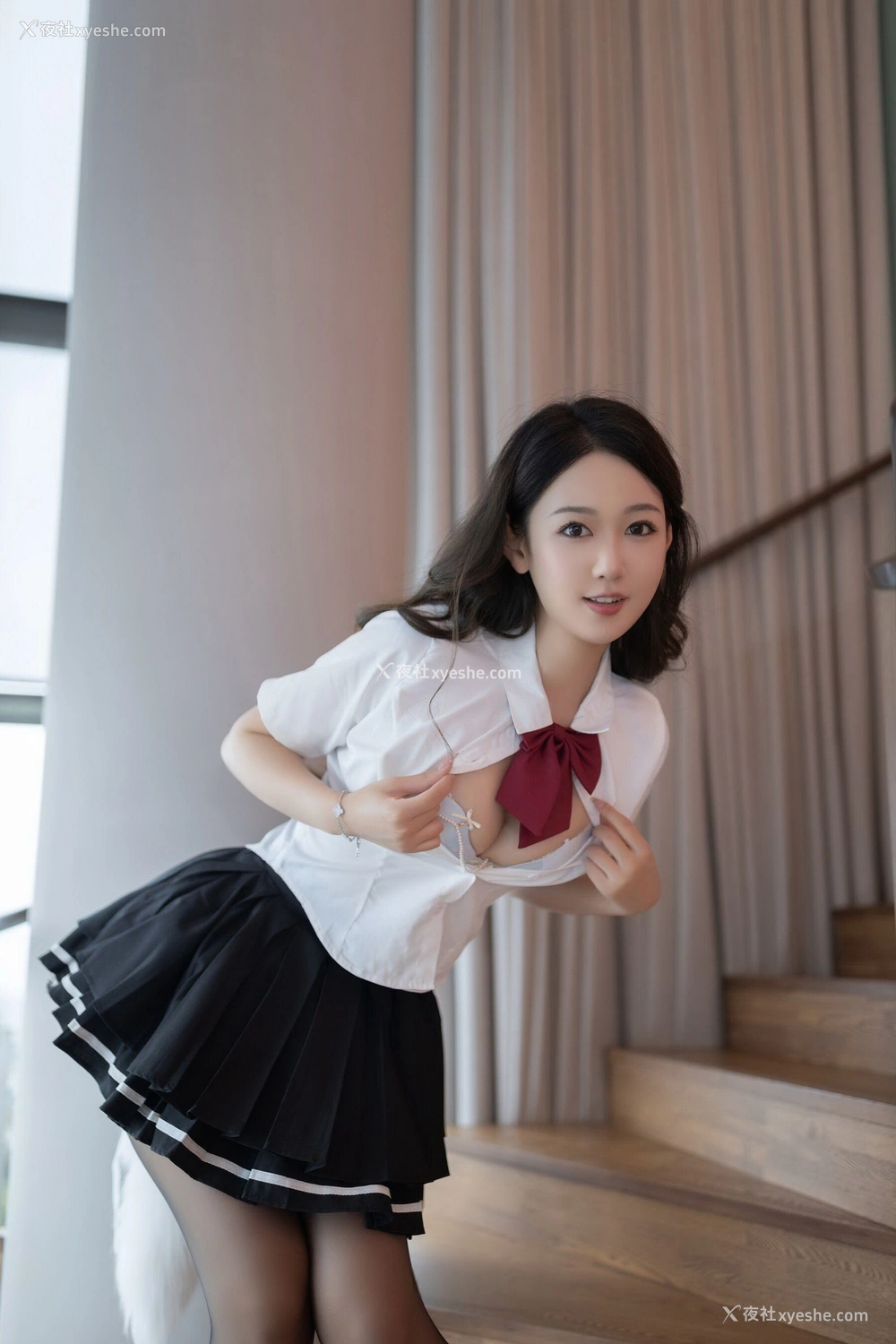 1P - 秀人网 美女名模 唐安琪 – 内购无水印完整版《红底黑高魅惑狐尾开档黑丝》 [94P]