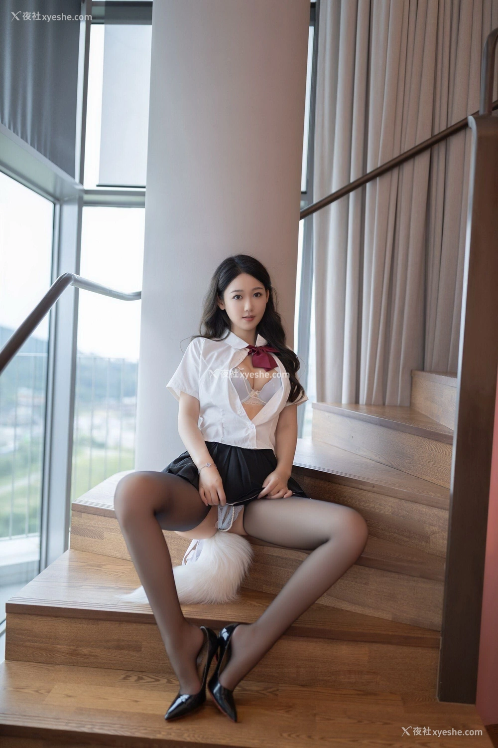 1P - 秀人网 美女名模 唐安琪 – 内购无水印完整版《红底黑高魅惑狐尾开档黑丝》 [94P]