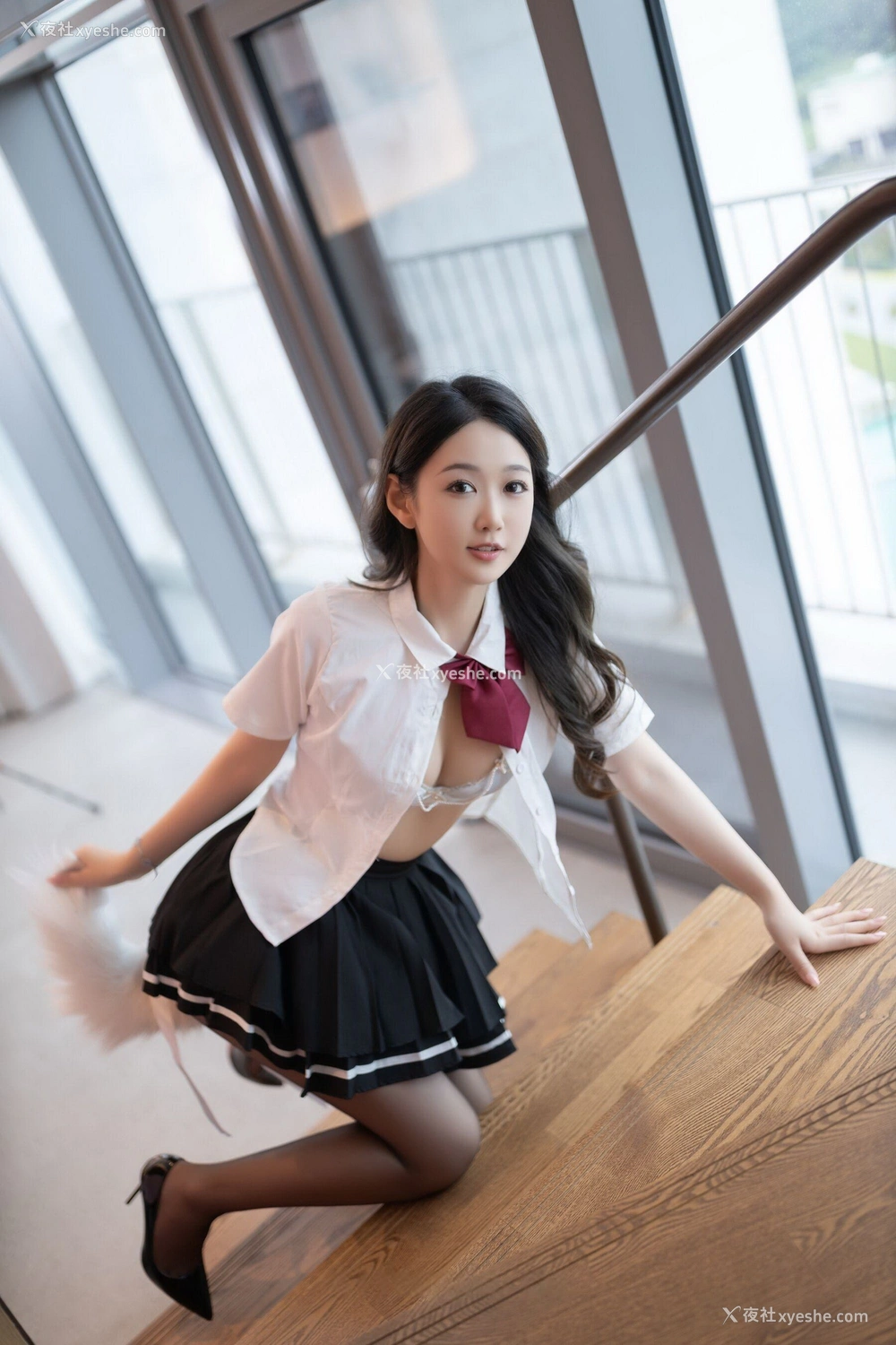 1P - 秀人网 美女名模 唐安琪 – 内购无水印完整版《红底黑高魅惑狐尾开档黑丝》 [94P]