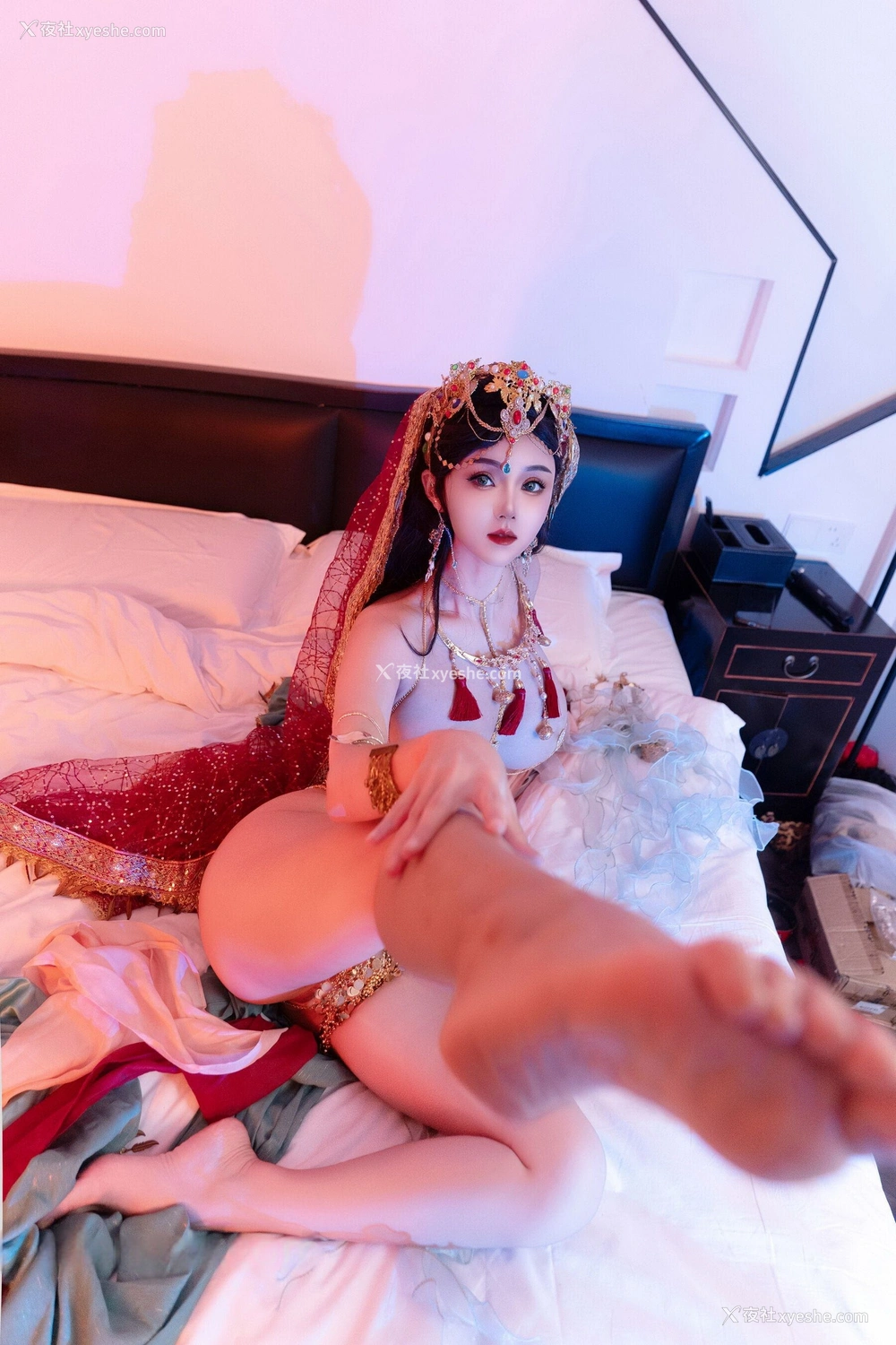 1P - 秀人网 新晋美模 不吃冰淇淋 首套作品 – 内购无水印《芭比娃娃敦煌飞天》 [93P]