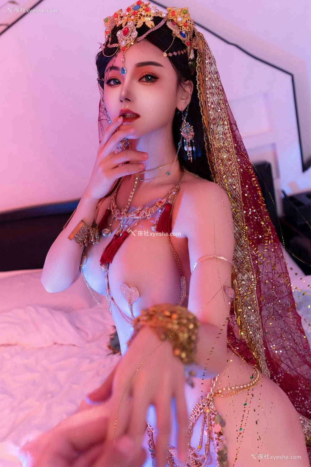 1P - 秀人网 新晋美模 不吃冰淇淋 首套作品 – 内购无水印《芭比娃娃敦煌飞天》 [93P]