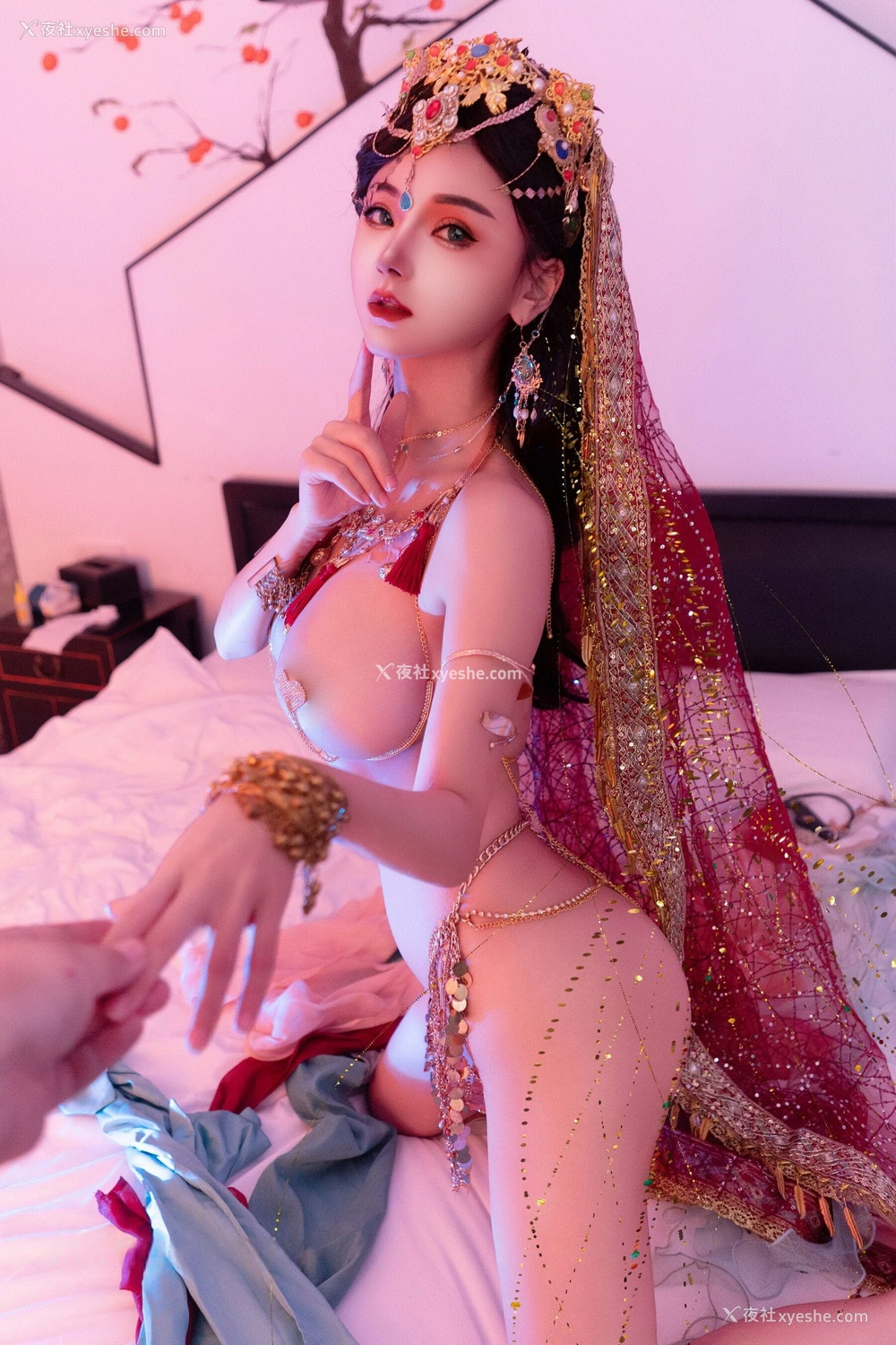 1P - 秀人网 新晋美模 不吃冰淇淋 首套作品 – 内购无水印《芭比娃娃敦煌飞天》 [93P]