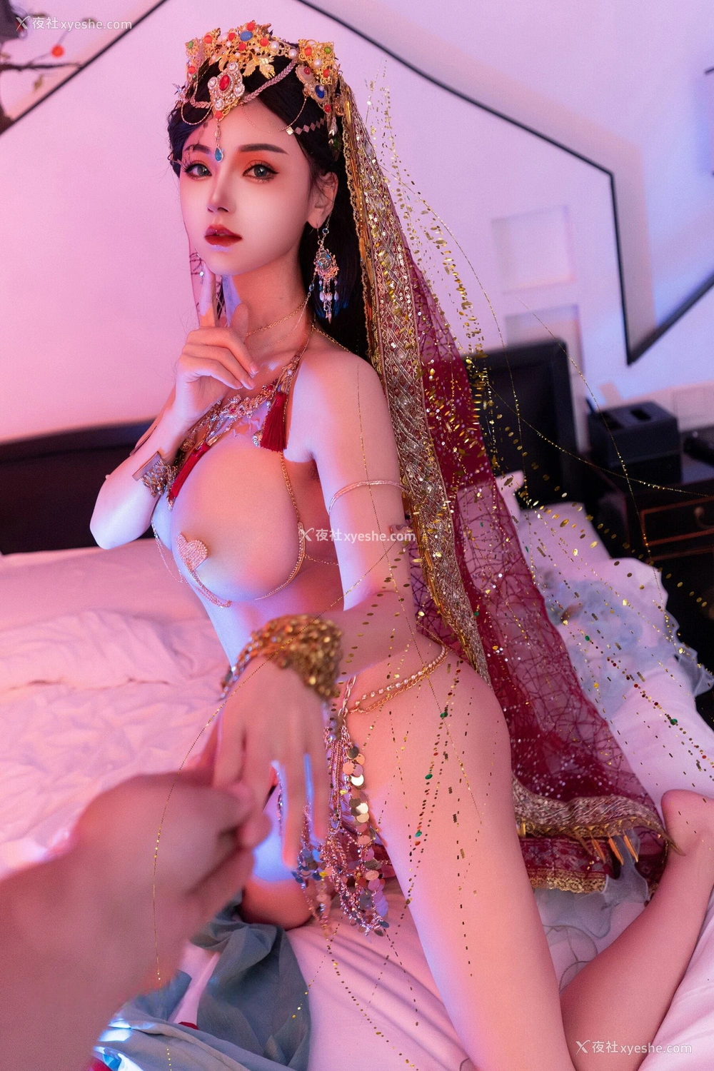 1P - 秀人网 新晋美模 不吃冰淇淋 首套作品 – 内购无水印《芭比娃娃敦煌飞天》 [93P]
