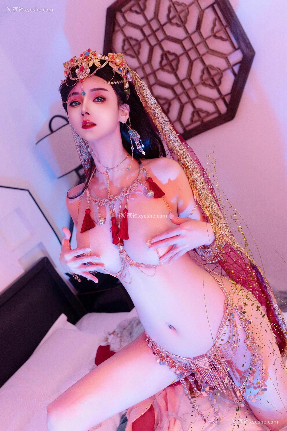 1P - 秀人网 新晋美模 不吃冰淇淋 首套作品 – 内购无水印《芭比娃娃敦煌飞天》 [93P]