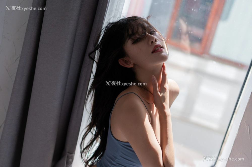 1P - 秀人网 美女名模 就是阿朱啊（Azhua19970）- 内购无水印《小窗大床》 [172P]
