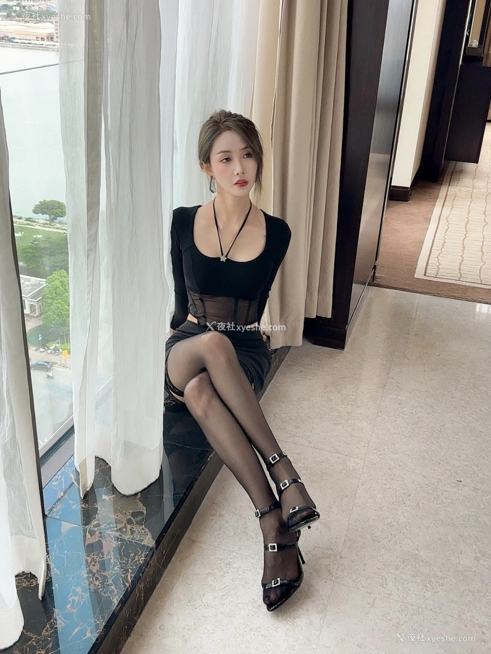 1P - 秀人网 美女嫩模 苏苏阿 – 内购未流出无水印完整版《酒店黑丝》（对应XIAOYU语画界 Vol.1032） [154P]