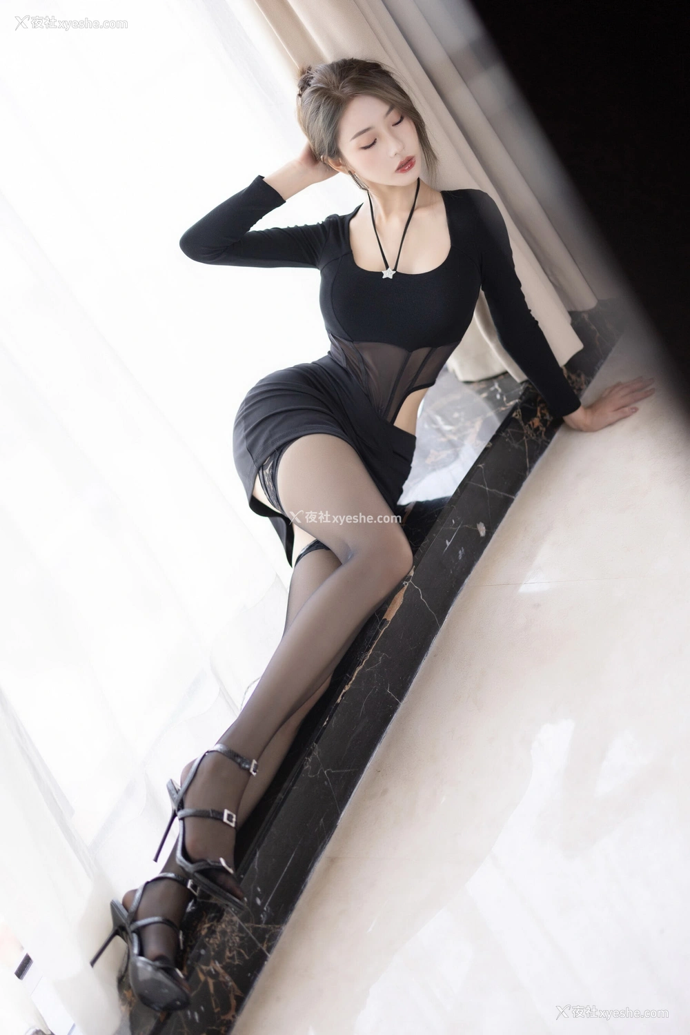 1P - 秀人网 美女嫩模 苏苏阿 – 内购未流出无水印完整版《酒店黑丝》（对应XIAOYU语画界 Vol.1032） [154P]