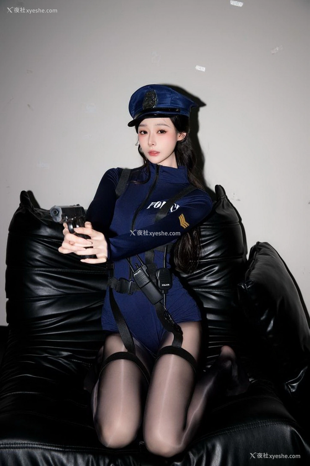 1P - 秀人网 美女名模 小逗逗 – 内购最新不上架无水印《武士与花的幻想》 [160P]