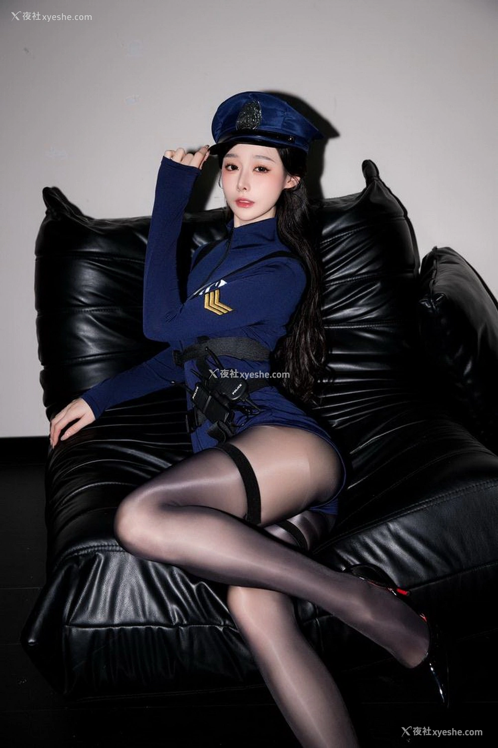 1P - 秀人网 美女名模 小逗逗 – 内购最新不上架无水印《武士与花的幻想》 [160P]