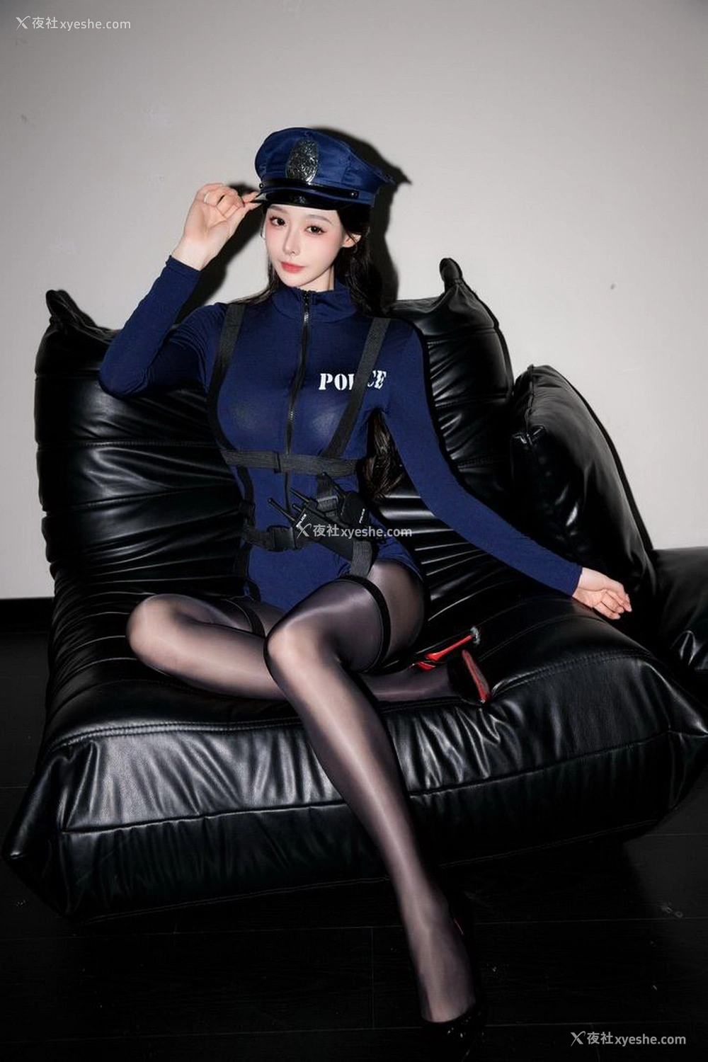 1P - 秀人网 美女名模 小逗逗 – 内购最新不上架无水印《武士与花的幻想》 [160P]