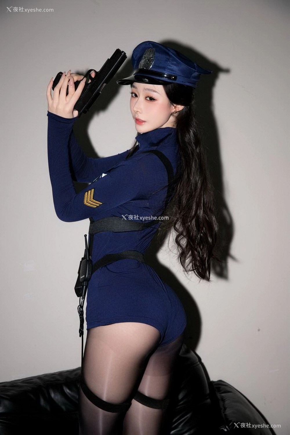 1P - 秀人网 美女名模 小逗逗 – 内购最新不上架无水印《武士与花的幻想》 [160P]