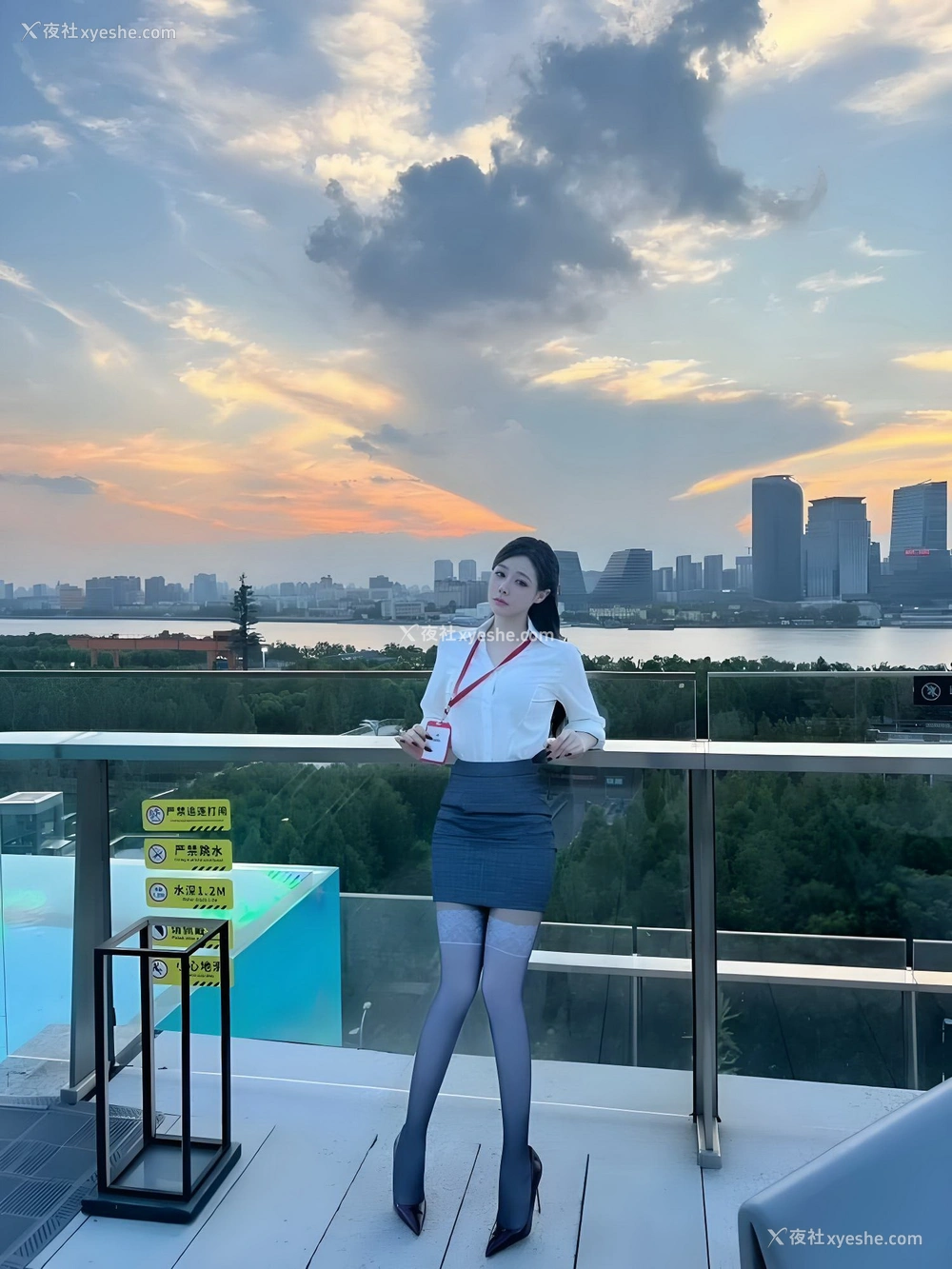 1P - 秀人网 美女名模 小逗逗 – 内购最新不上架无水印《武士与花的幻想》 [160P]