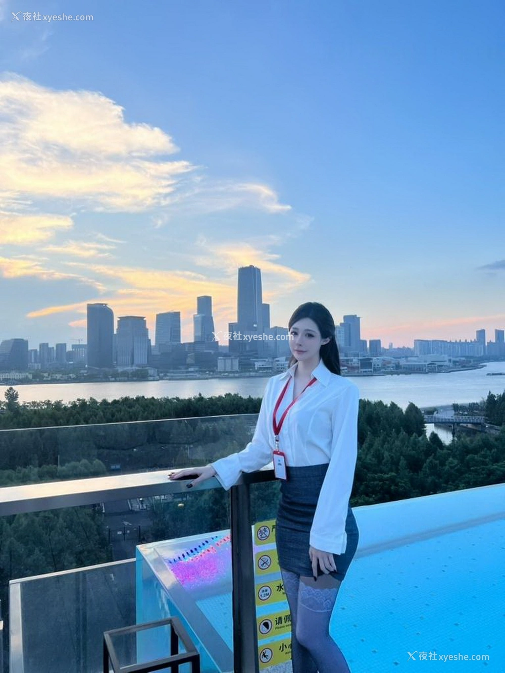1P - 秀人网 美女名模 小逗逗 – 内购最新不上架无水印《武士与花的幻想》 [160P]