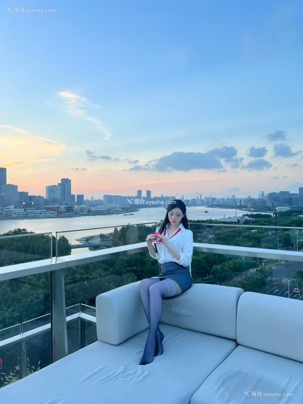 1P - 秀人网 美女名模 小逗逗 – 内购最新不上架无水印《武士与花的幻想》 [160P]