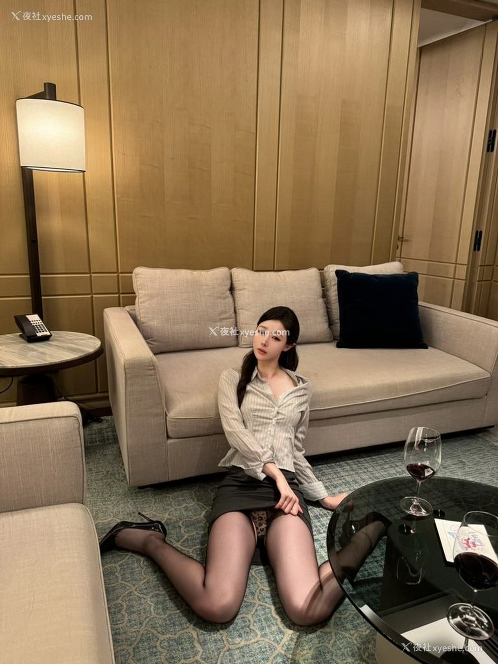 1P - 秀人网 美女名模 小逗逗 – 内购最新不上架无水印《武士与花的幻想》 [160P]