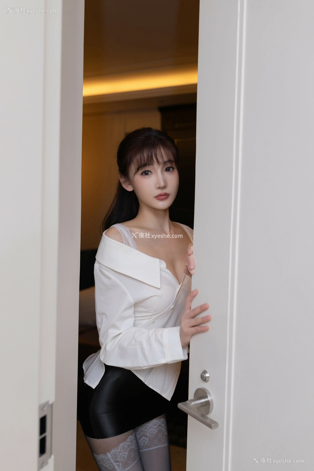 1P - 秀人网 美女名模 陆萱萱 – 内购无水印版《陌生人》 [96P]