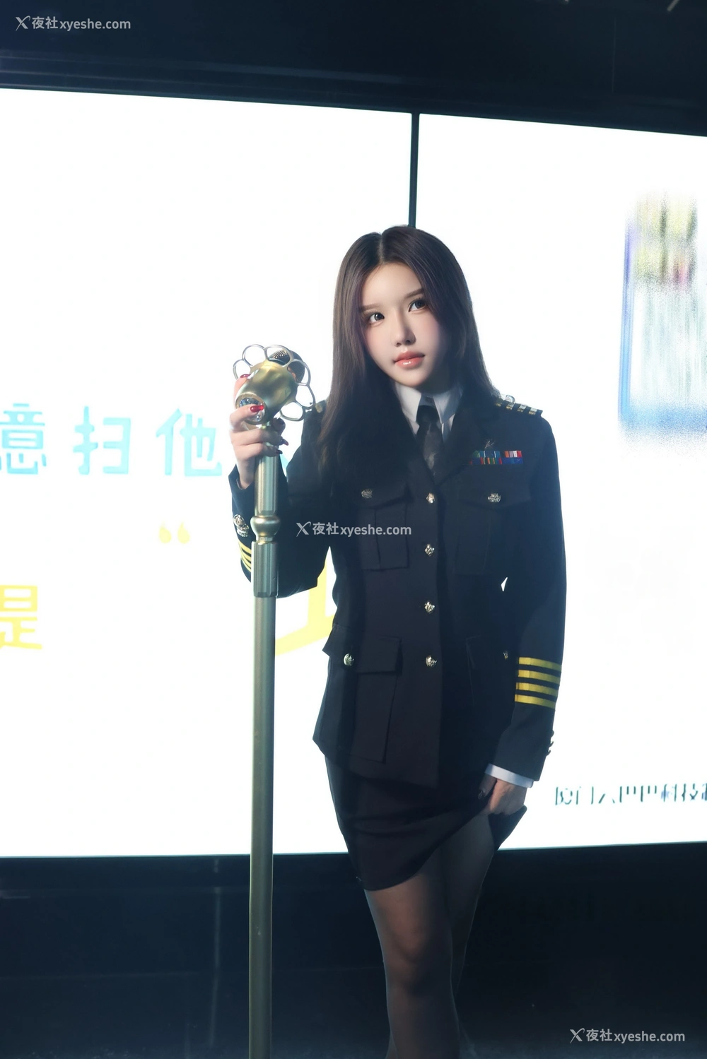1P - 秀人网 清纯美模 小薯条nienie – 内购不上架无水印超清版 《KTV内无内黑丝制服迷情》 [101P]