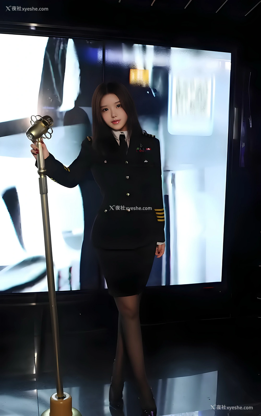1P - 秀人网 清纯美模 小薯条nienie – 内购不上架无水印超清版 《KTV内无内黑丝制服迷情》 [101P]