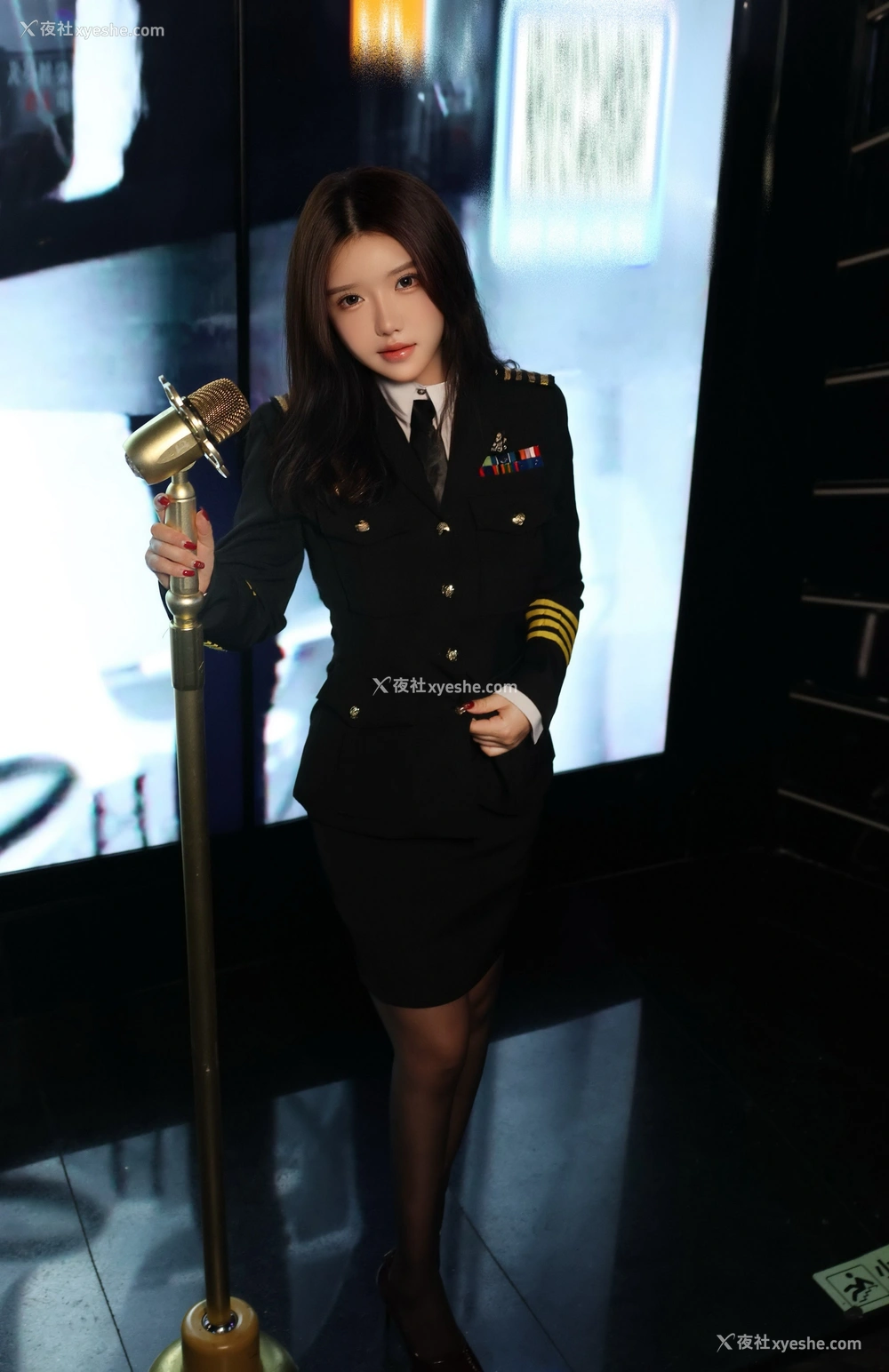 1P - 秀人网 清纯美模 小薯条nienie – 内购不上架无水印超清版 《KTV内无内黑丝制服迷情》 [101P]