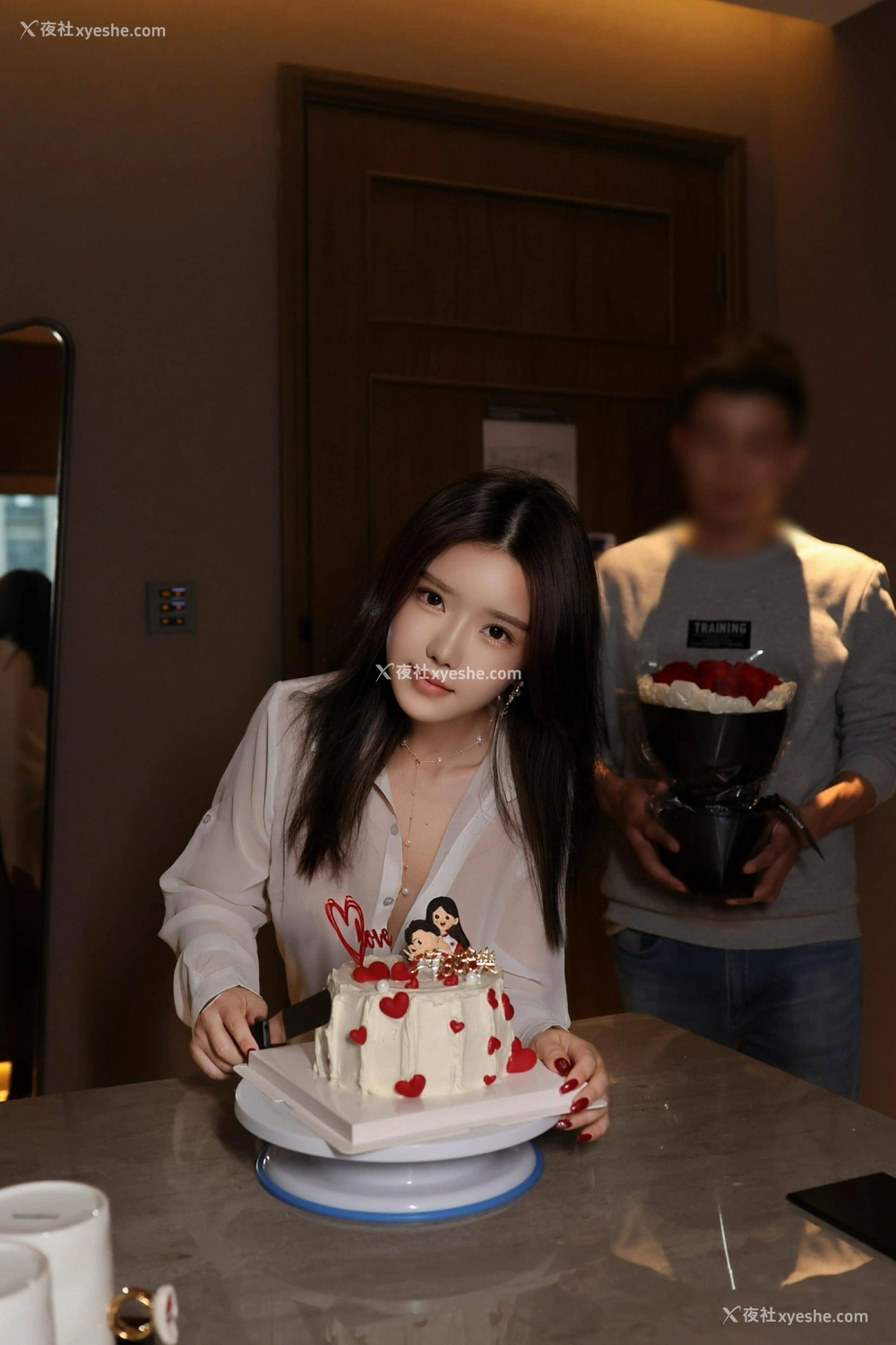 1P - 秀人网 清纯美模 小薯条nienie – 内购无水印《剧情-结婚纪念日》 [132P]