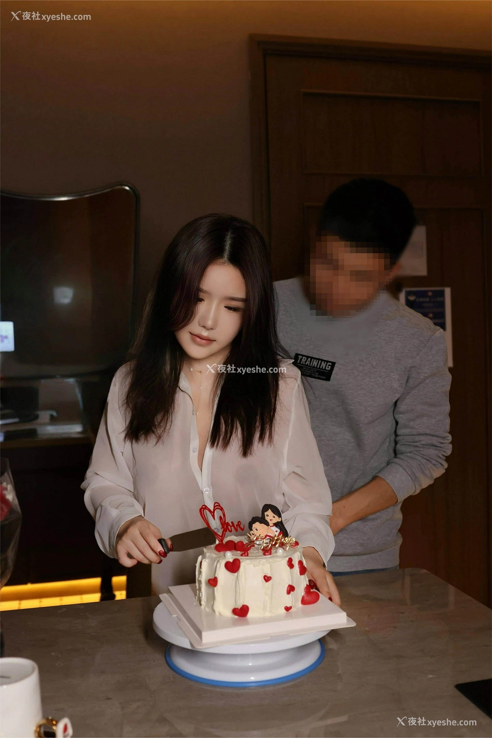 1P - 秀人网 清纯美模 小薯条nienie – 内购无水印《剧情-结婚纪念日》 [132P]