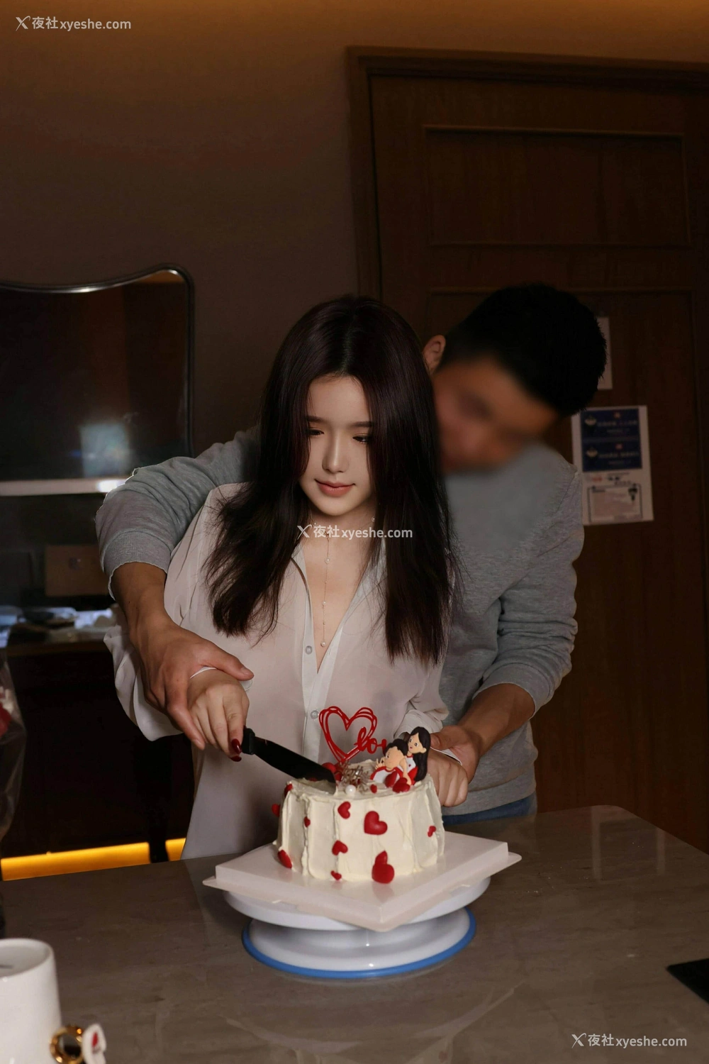 1P - 秀人网 清纯美模 小薯条nienie – 内购无水印《剧情-结婚纪念日》 [132P]