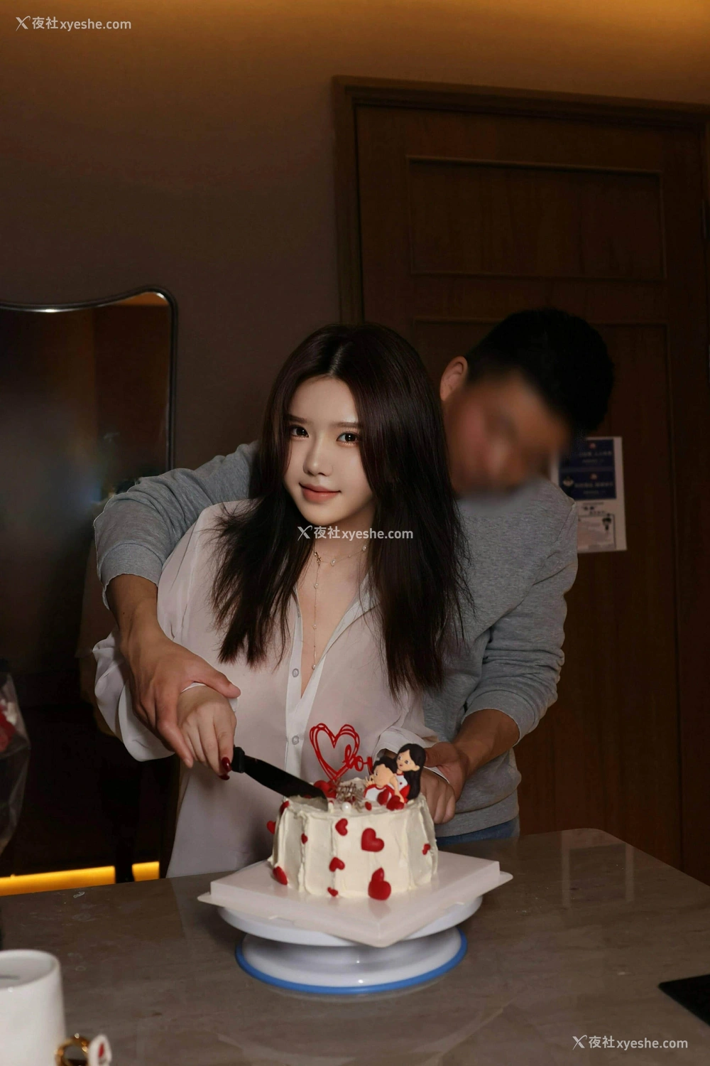 1P - 秀人网 清纯美模 小薯条nienie – 内购无水印《剧情-结婚纪念日》 [132P]