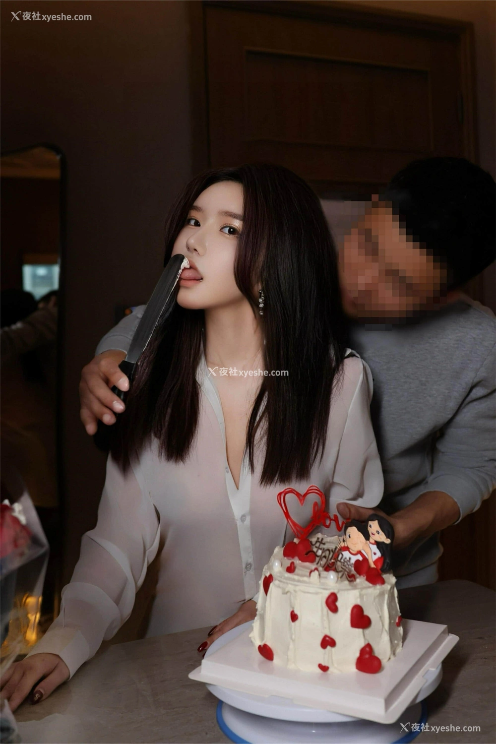 1P - 秀人网 清纯美模 小薯条nienie – 内购无水印《剧情-结婚纪念日》 [132P]