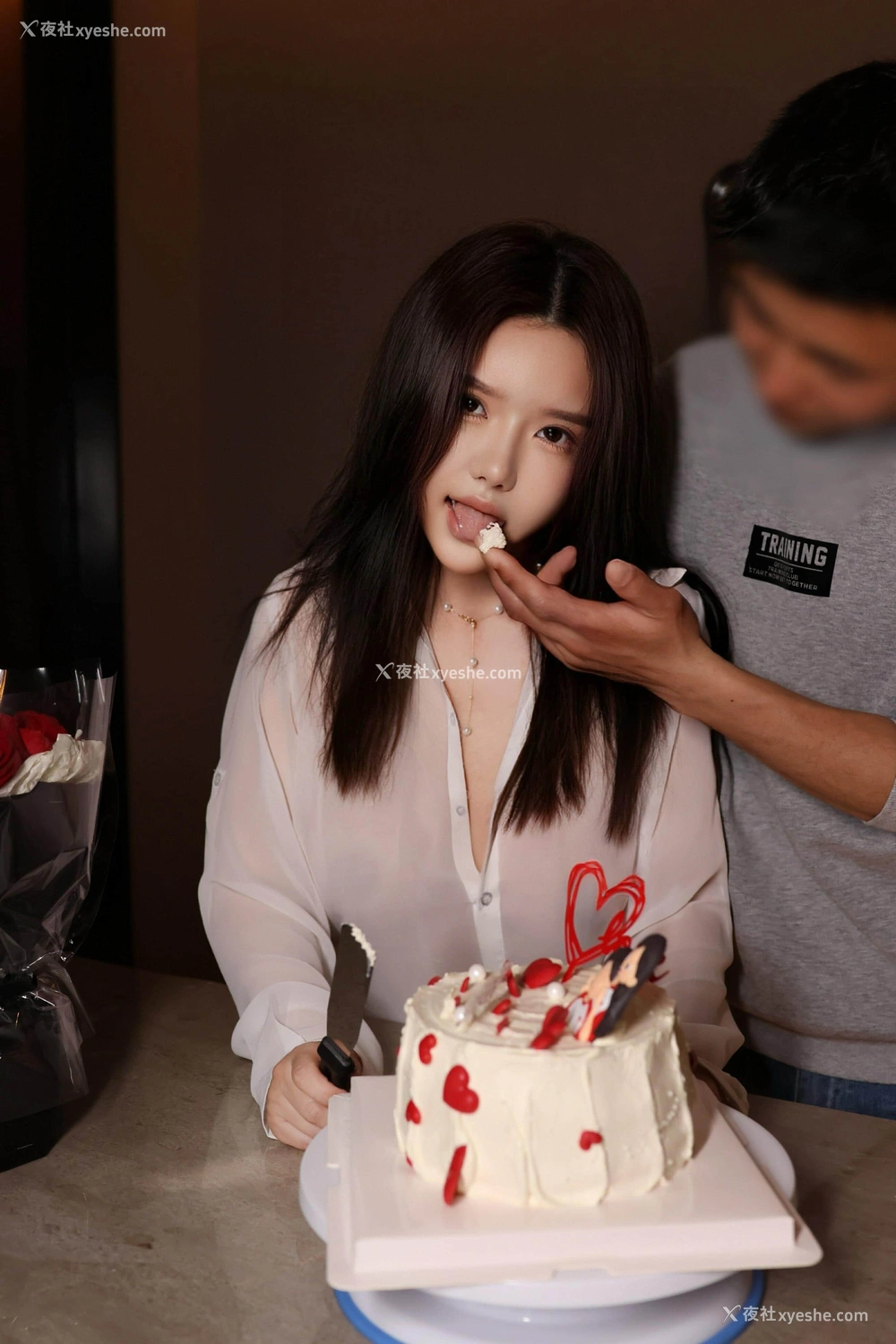 1P - 秀人网 清纯美模 小薯条nienie – 内购无水印《剧情-结婚纪念日》 [132P]