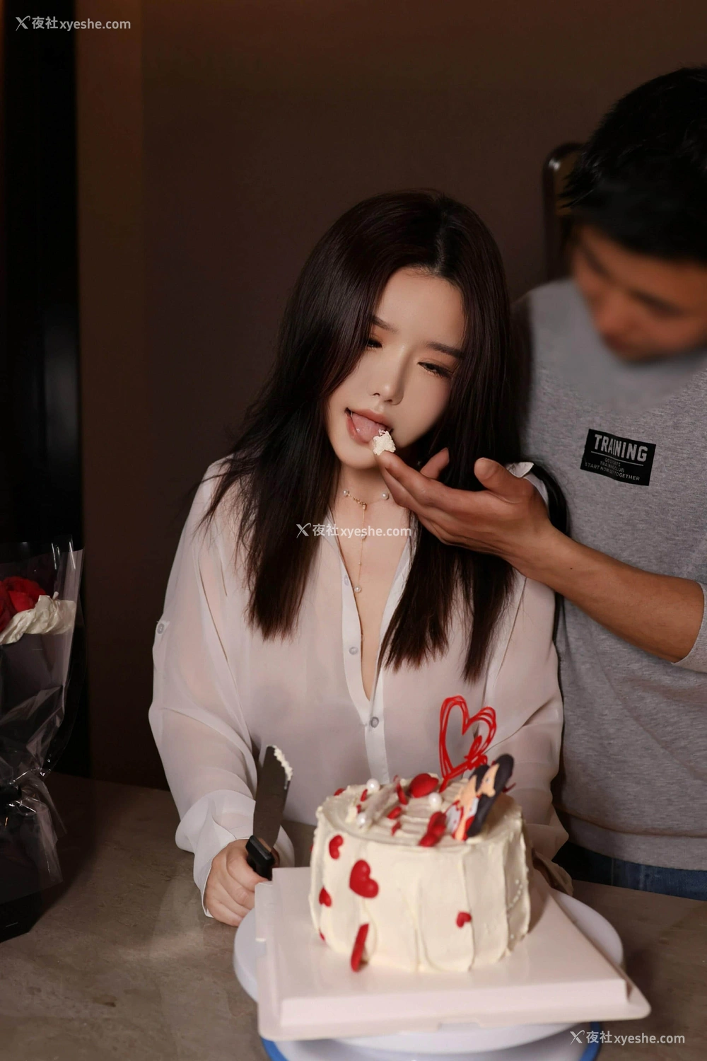 1P - 秀人网 清纯美模 小薯条nienie – 内购无水印《剧情-结婚纪念日》 [132P]