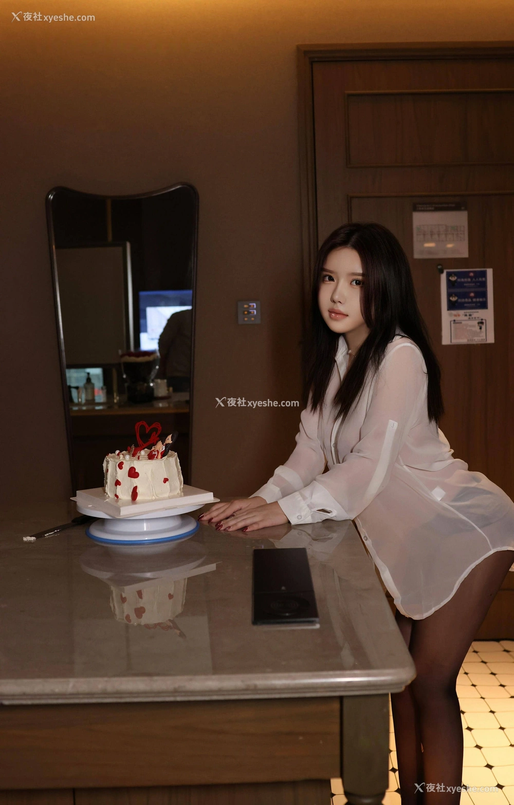 1P - 秀人网 清纯美模 小薯条nienie – 内购无水印《剧情-结婚纪念日》 [132P]