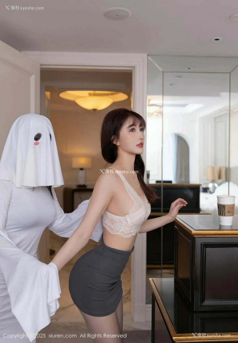 1P - [XiuRen秀人网] No.10282 陆萱萱 [81P]
