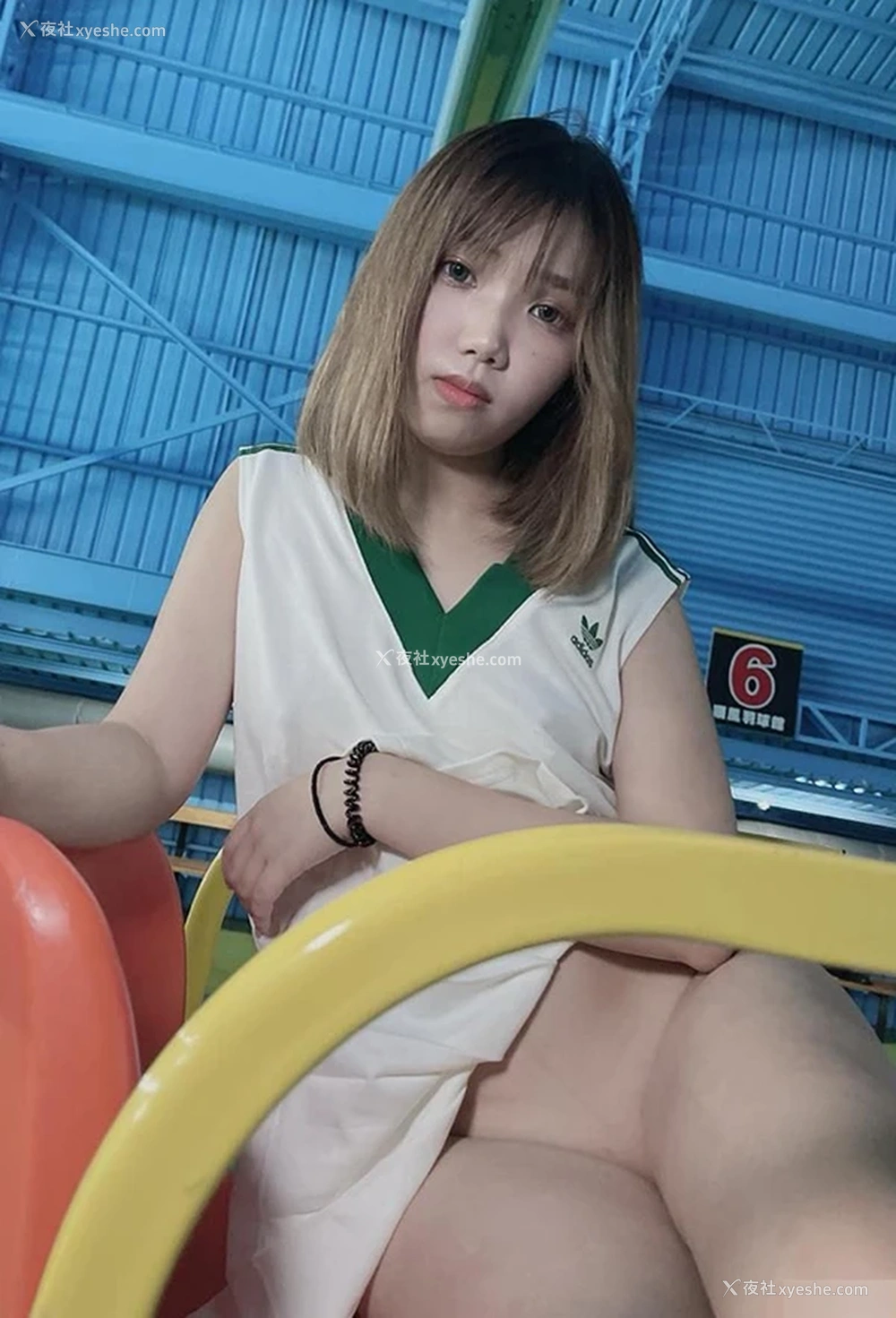 1P - 露出系反差母狗@露娜5000元会员群尺度作品集4