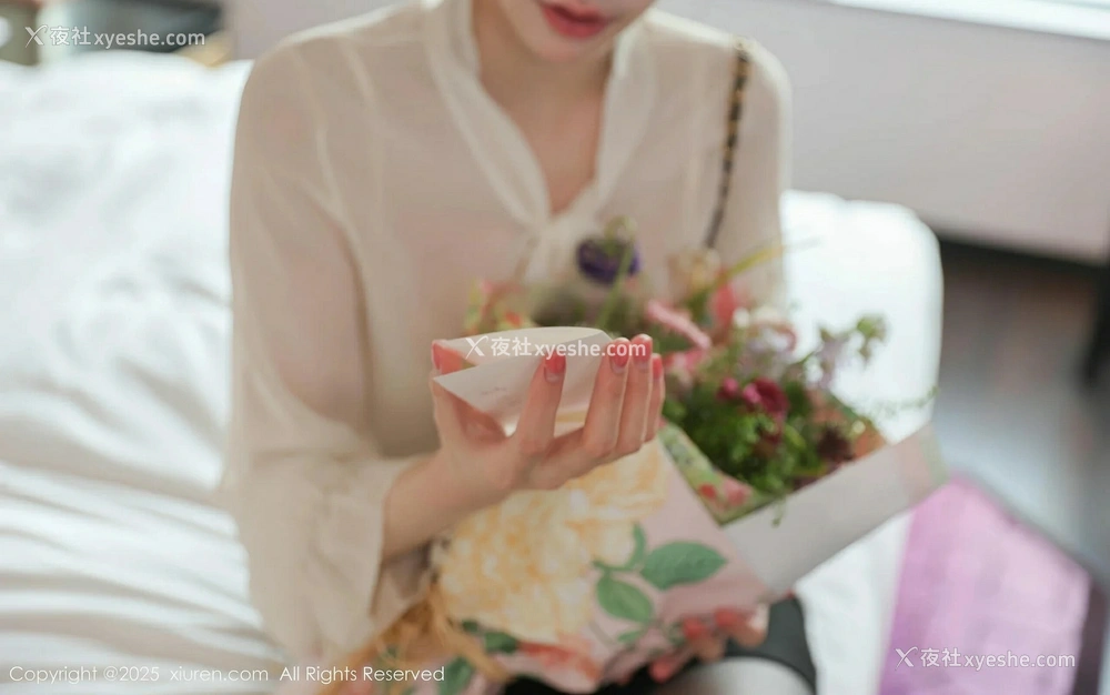 1P - [XiuRen秀人网] No.10319 布丁wow [81P]