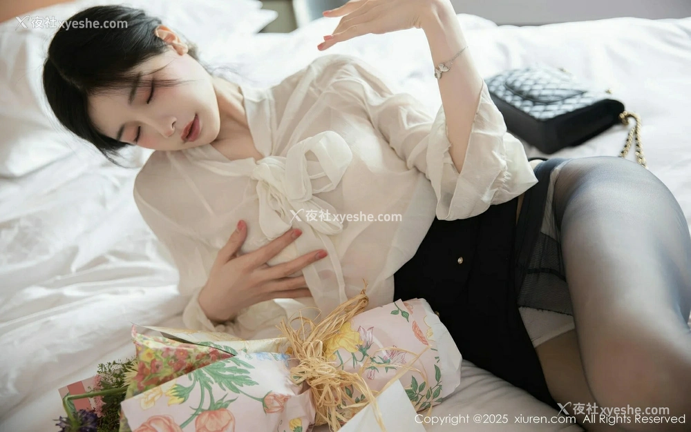 1P - [XiuRen秀人网] No.10319 布丁wow [81P]