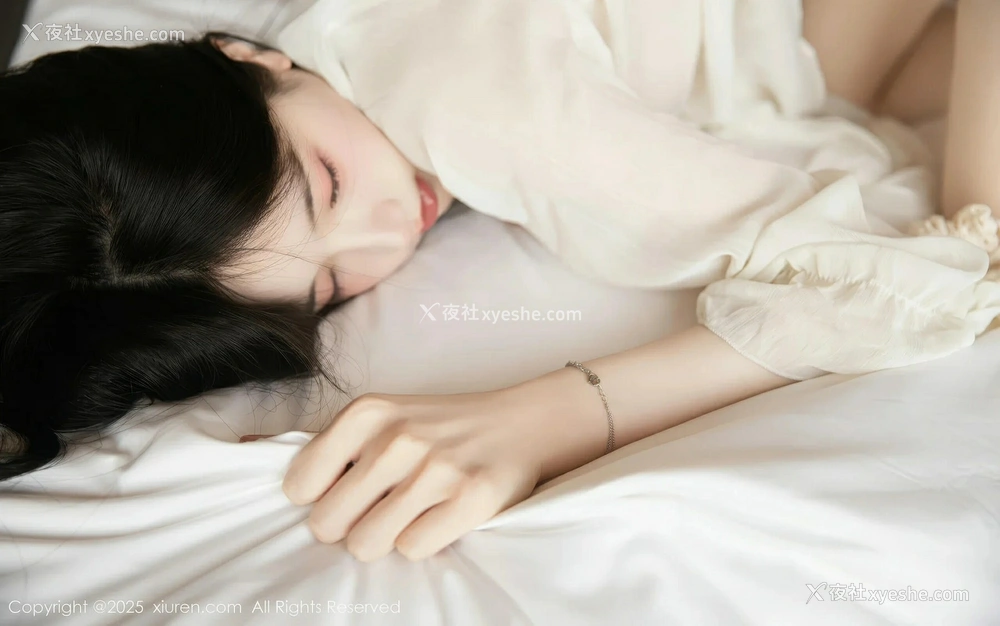 1P - [XiuRen秀人网] No.10319 布丁wow [81P]
