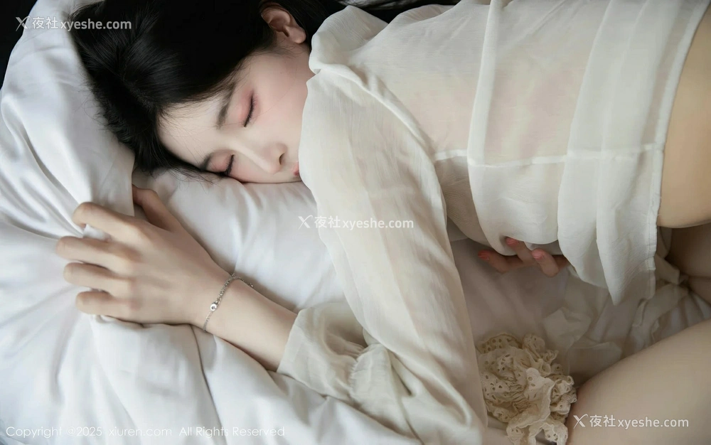 1P - [XiuRen秀人网] No.10319 布丁wow [81P]
