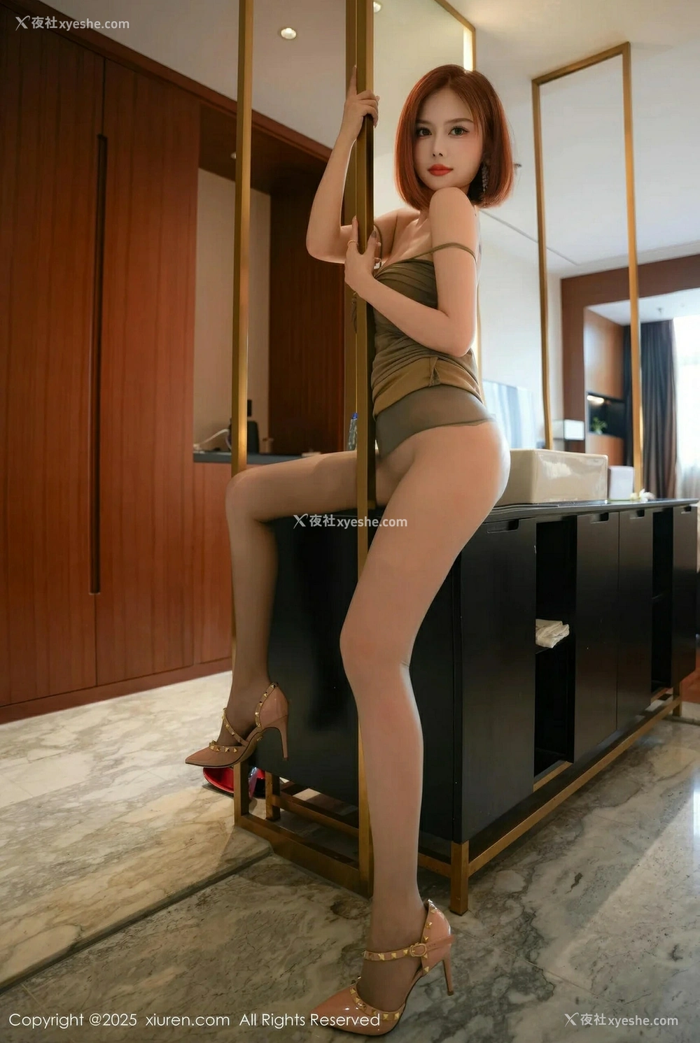 1P - [XiuRen秀人网] No.10312 白芷yy [74P]
