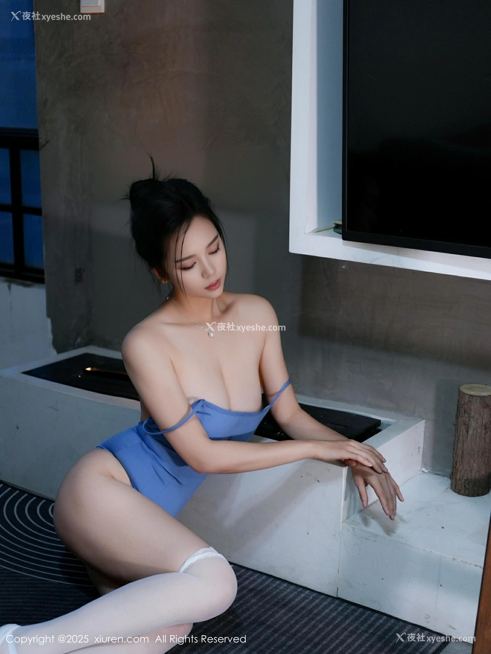 1P - [XiuRen秀人网] No.10327 玫瑰我爱你 [81P]