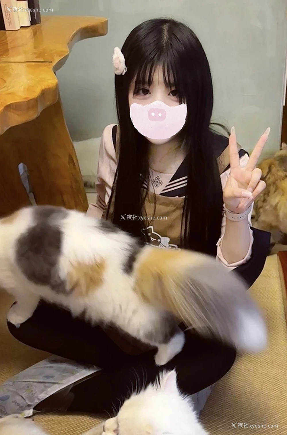 1P - 粉嫩福利姬@小鱼神的尺度私拍丰满上围太诱惑3