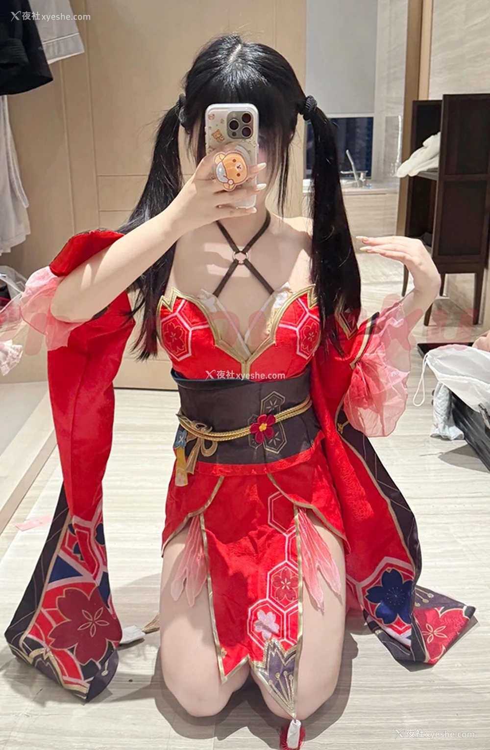 1P - 粉嫩福利姬@小鱼神的尺度私拍丰满上围太诱惑3