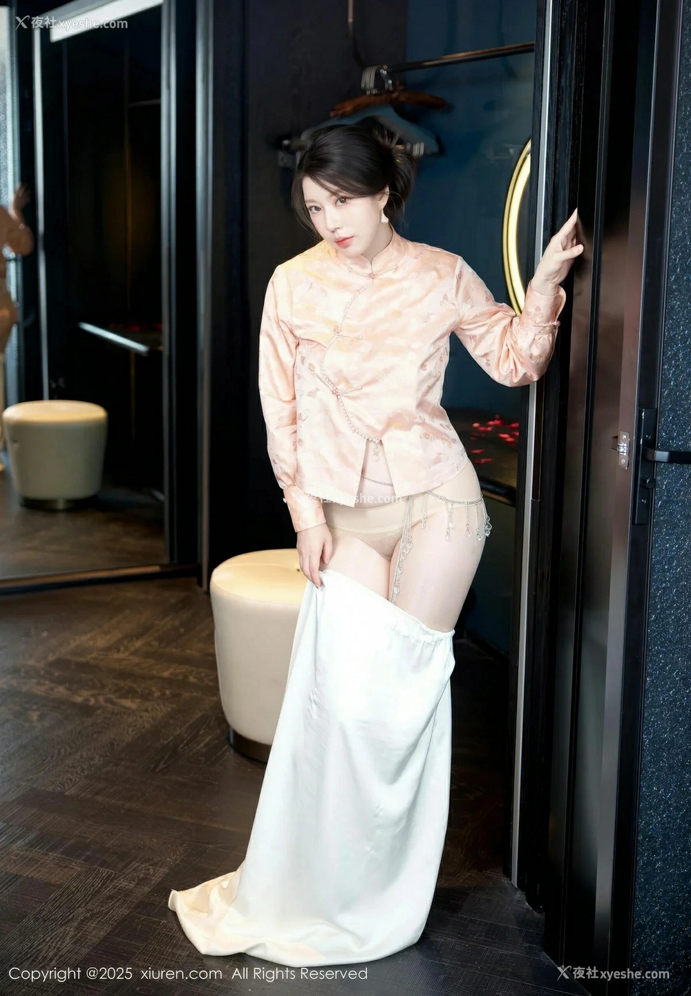 1P - [XiuRen秀人网] No.10341 白茹雪abby [73P]