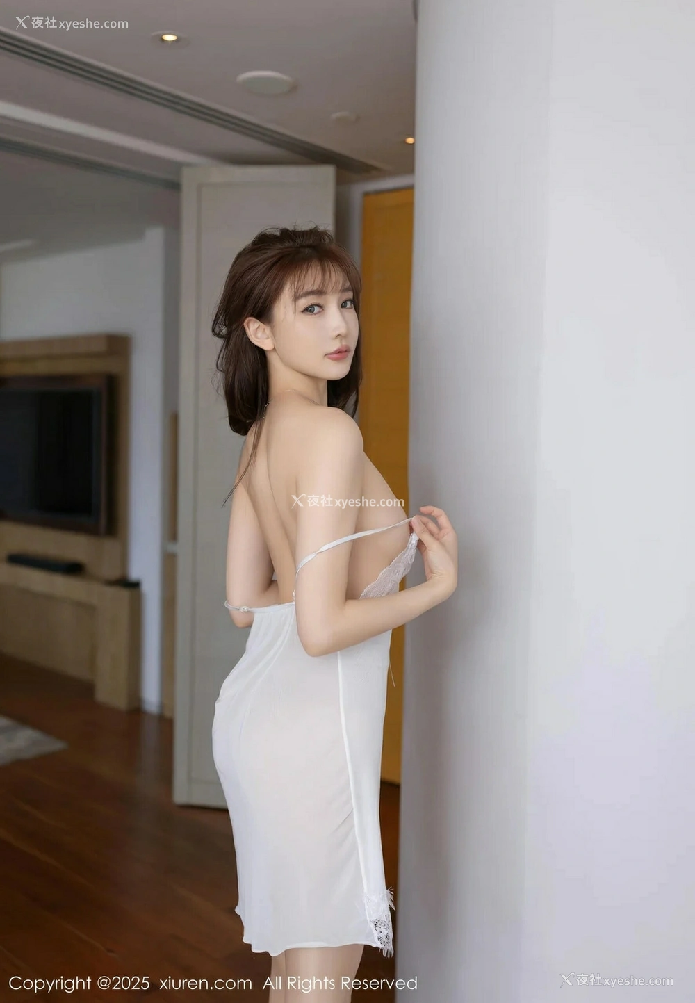 1P - [XiuRen秀人网] No.10343 陆萱萱 [81P]