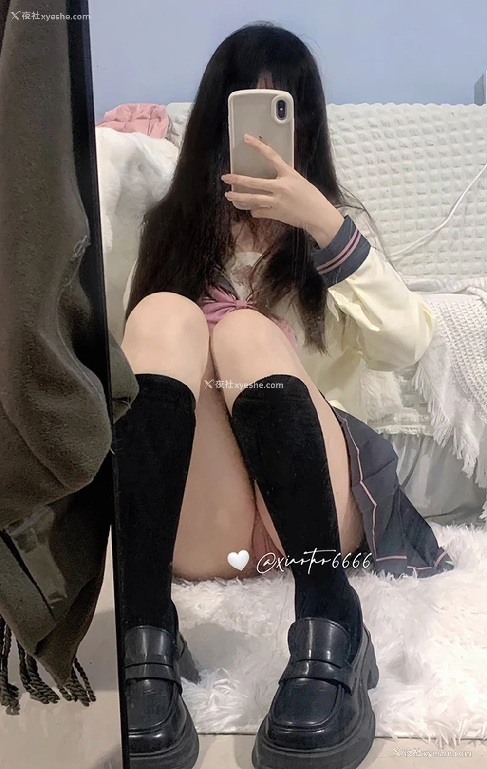 1P - 高颜值福利姬@小桃私拍唯美尺度人体图集