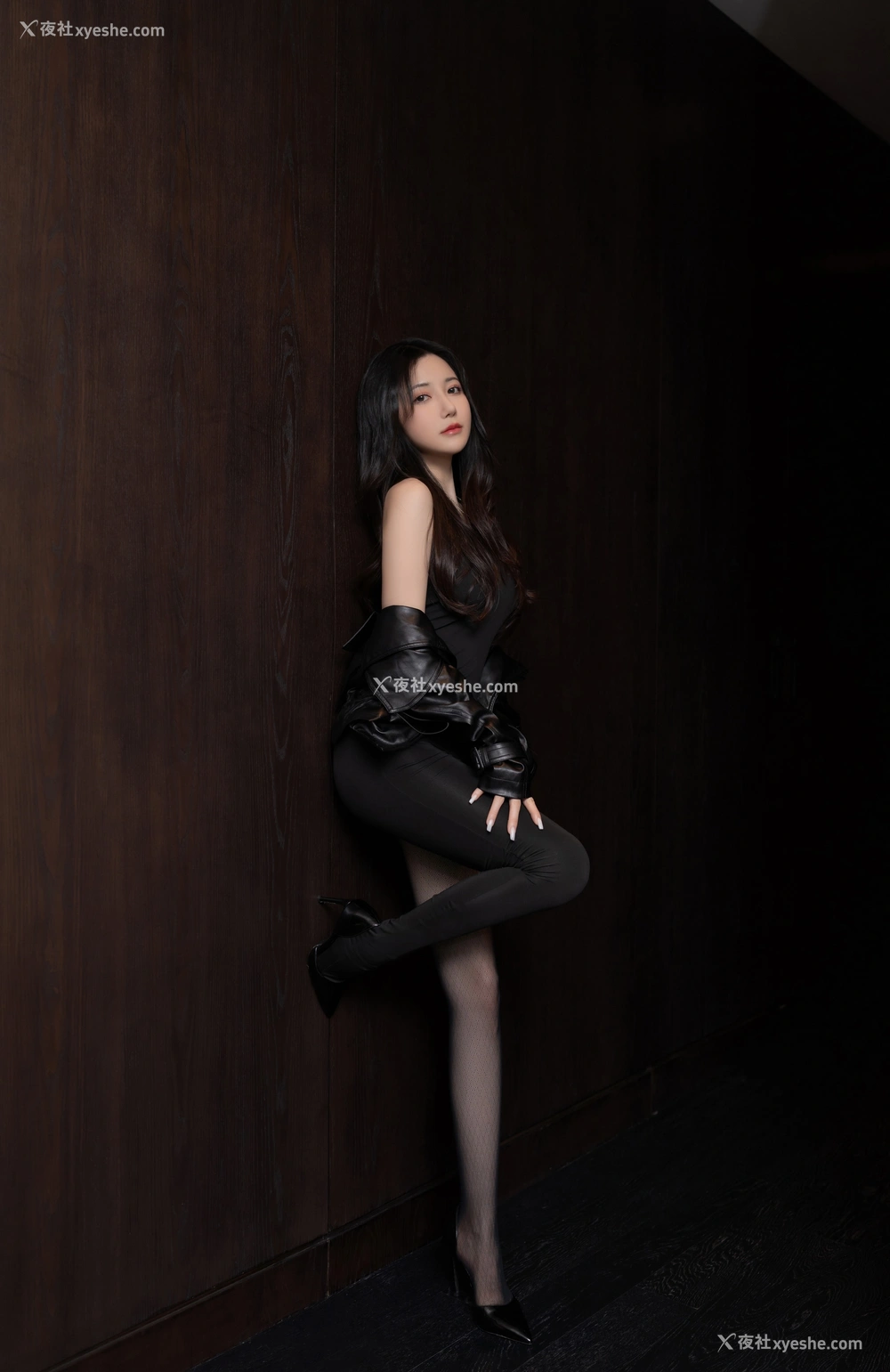 1P - 秀人网 美女名模 鱼子酱Fish – 内购无水印《520》 [28P]