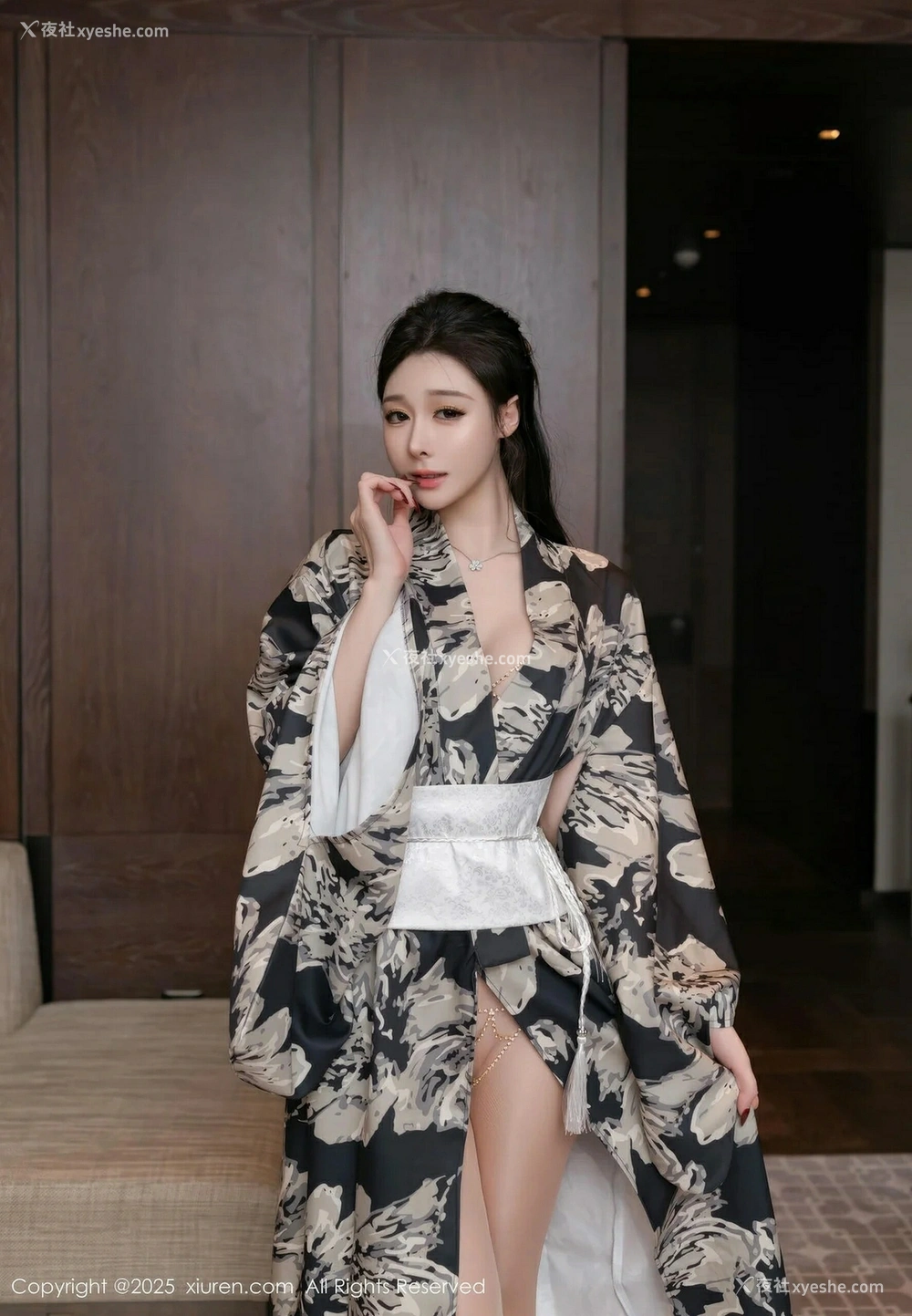 1P - [XiuRen秀人网] No.10352 模特合集 [81P]