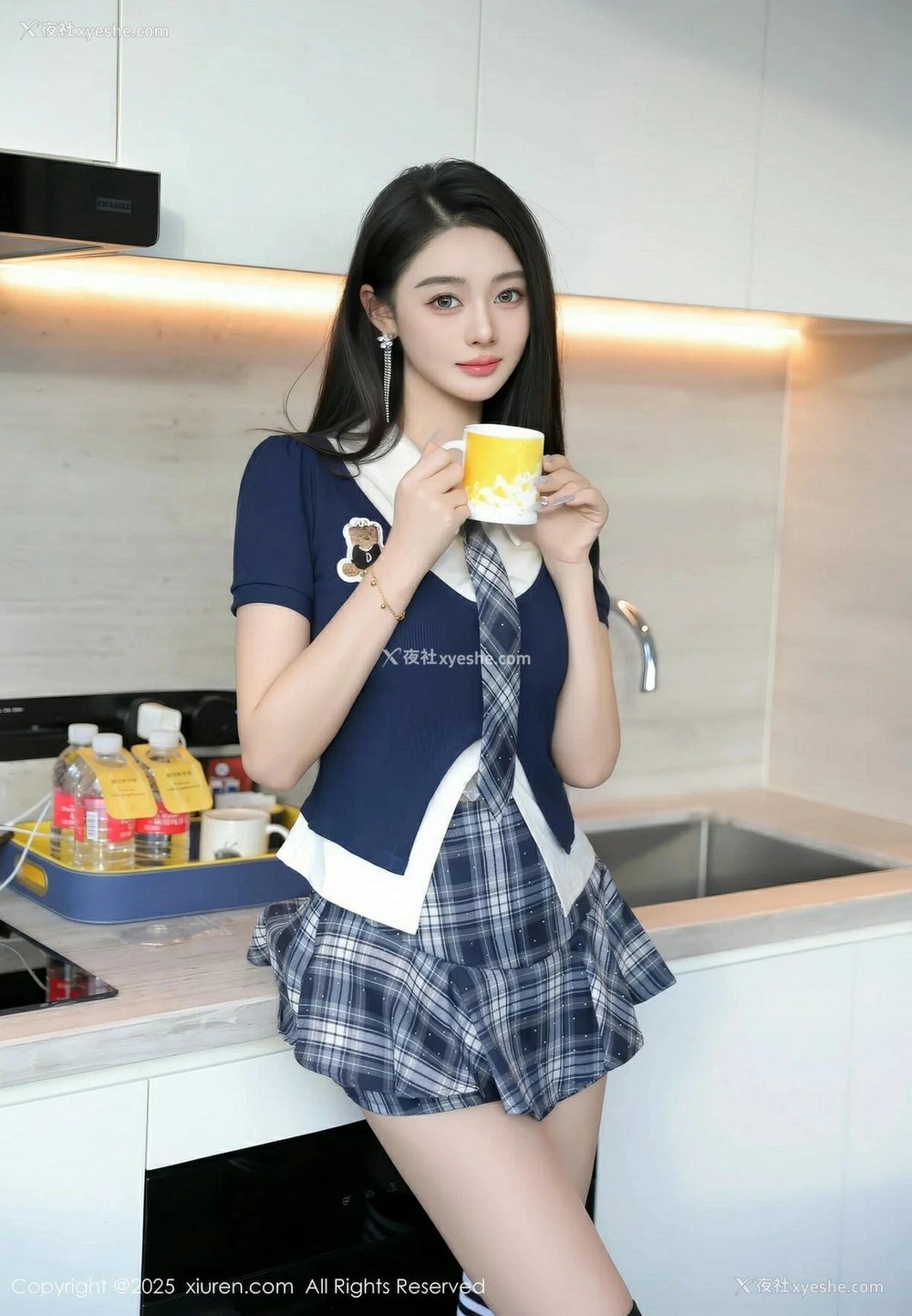 1P - [XiuRen秀人网] No.10351 Candy糖糖 [75P]